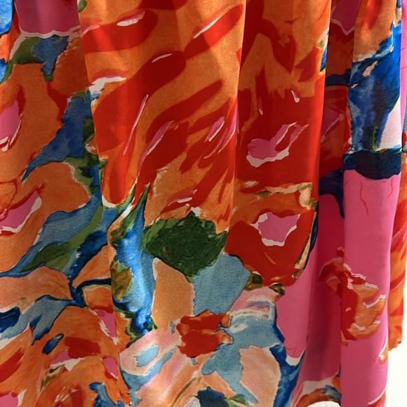 Entro deep v-neck floral swing top with tie - Picture 2 of 6